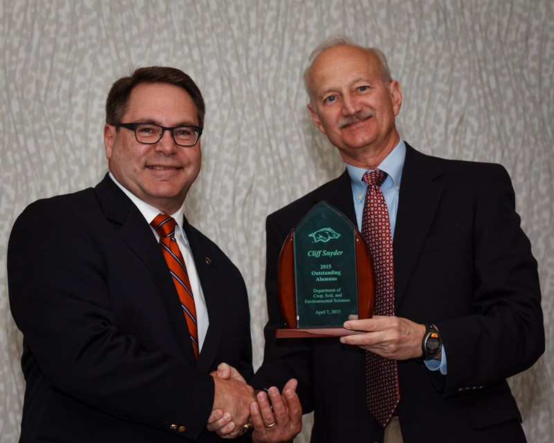 Cliff Snyder (left) of the International Plant Nutrition Institute is presented the Crop, Soil and Environmental Sciences 2015 Outstanding Alumnus award by department head Robert Bacon.