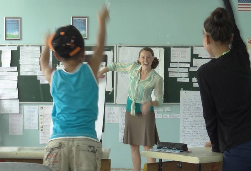 Abby Graupner teaches enthusiastic students in a Mongolian schoolroom.