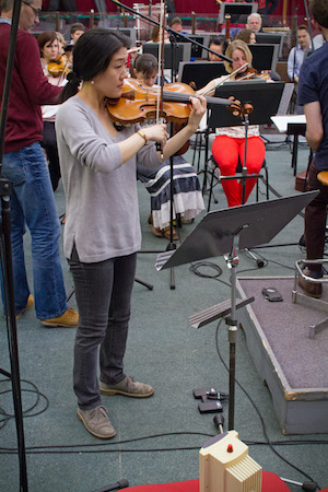 Er-Gene Kahng recording one of Florence Price's violin concertos