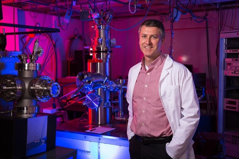 Physics professor Paul Thibado's research led him to the discovery that naturally occurring graphene vibrations can be used to generate electricity.