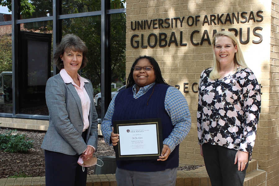 Yakeshia Jenkins Named Global Campus Employee of the Quarter