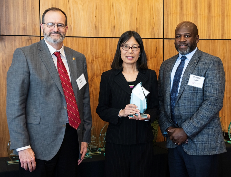 Arkansas Engineering Faculty Member Recognized for Outreach to Aid Poultry Sustainability Efforts