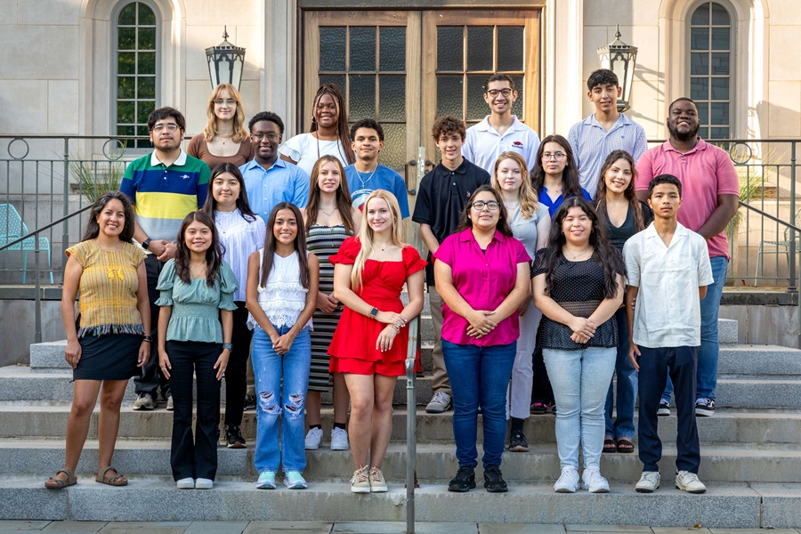 Honors College welcomes 19 new students to the Path program