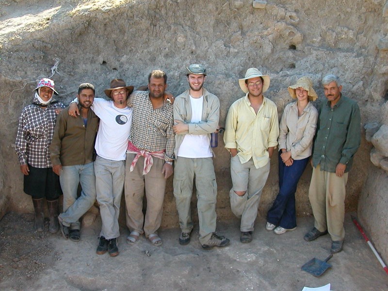 The 2005 Arkansas team with some of the local workers at Tell Qarqur. Jesse Casana is third from the right. 